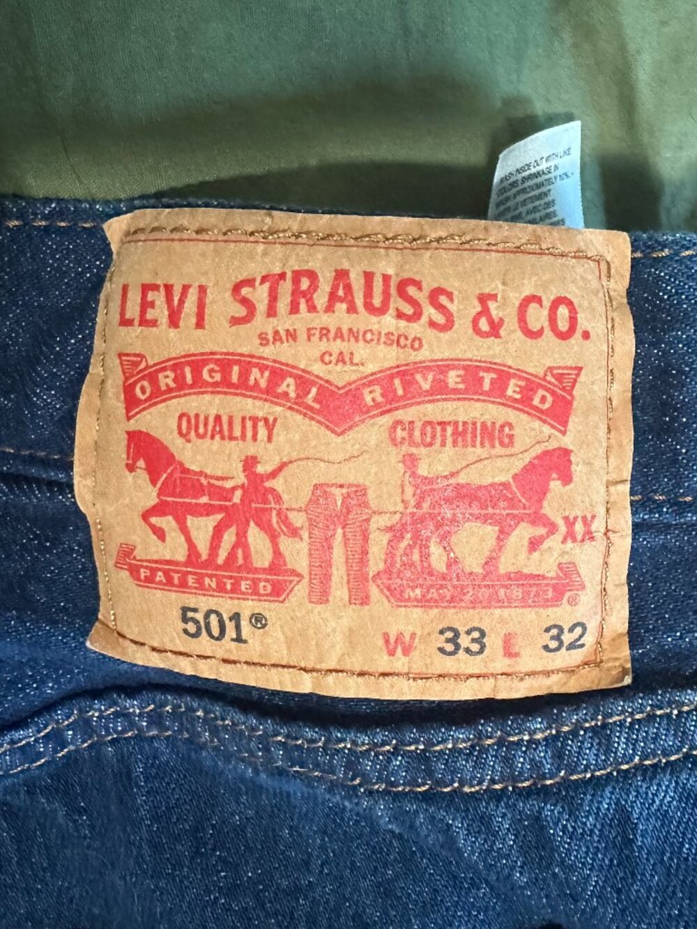 Levi's 501 Button Fly 33/32 (Measures 30/28)